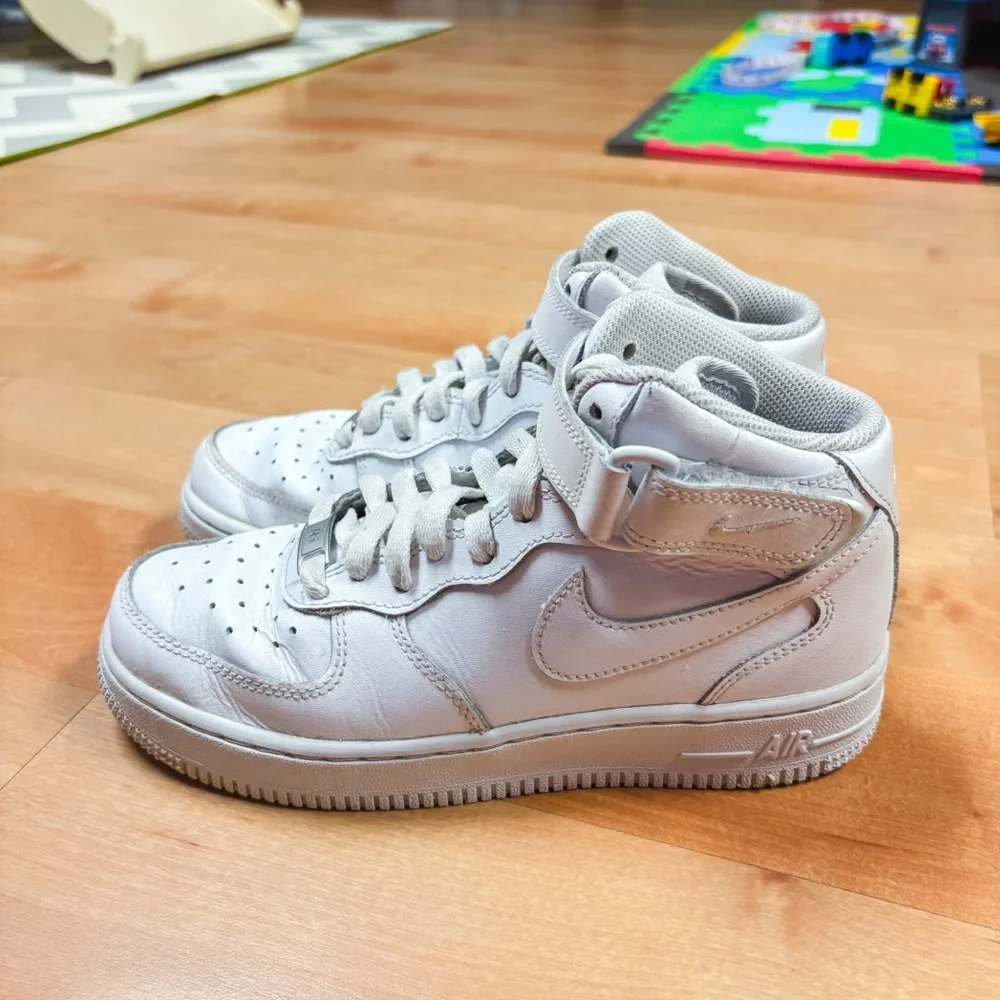 Nike White Air Force 1 Mid Hook & Loop Closure Lace Up Sneakers Kids 4.5